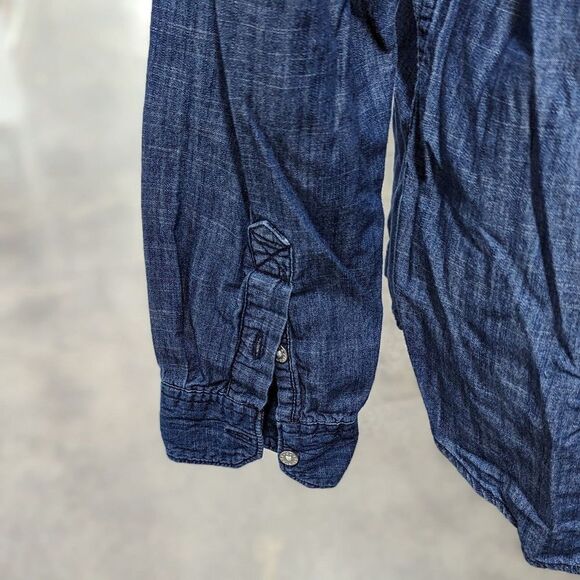 Guess Slim Fit Size Large Women's Chambray Medium-Wash Denim Button-Up Shirt - Picture 6 of 9
